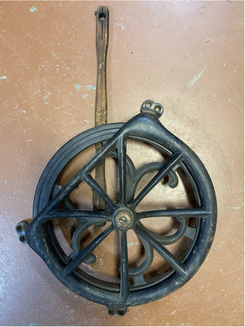 1800s Primitive Antique Cast Iron Well Pulley 11” Wheel Cottage Porch Decor